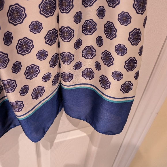 Blue on white, Jones New York A Line size 6 skirt - Picture 2 of 5